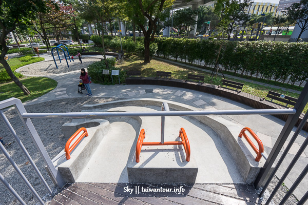 台北親子景點-火車頭造型滑石子溜滑梯【華山公園】