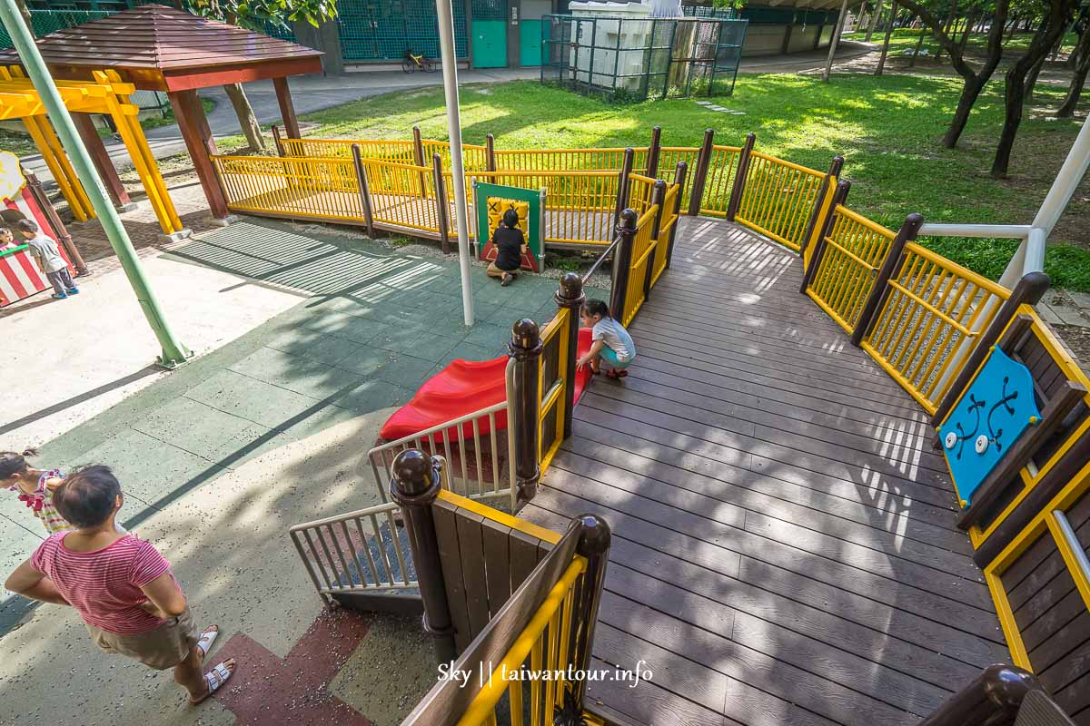 新北市親子景點【新莊棒球主題公園】透明溜滑梯.跳跳床