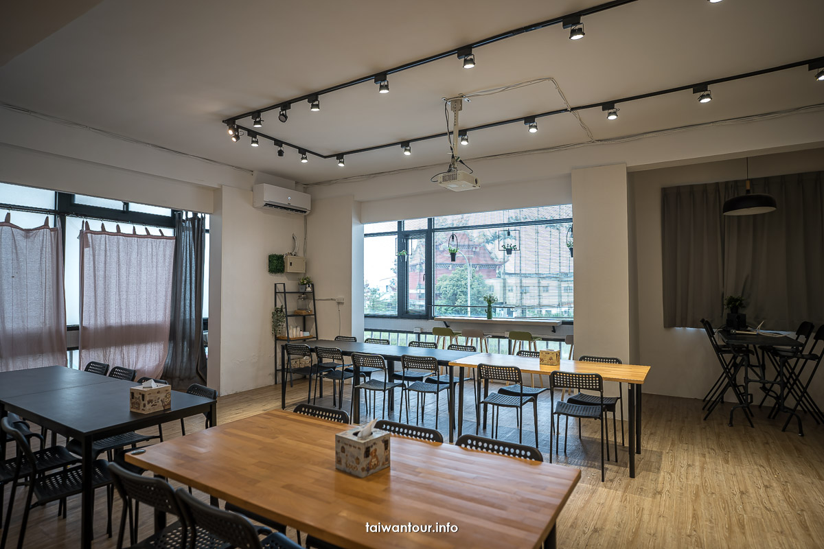 【熊與喵咖啡廳】宜蘭市親子餐廳推薦.會議室.溜滑梯木製廚房